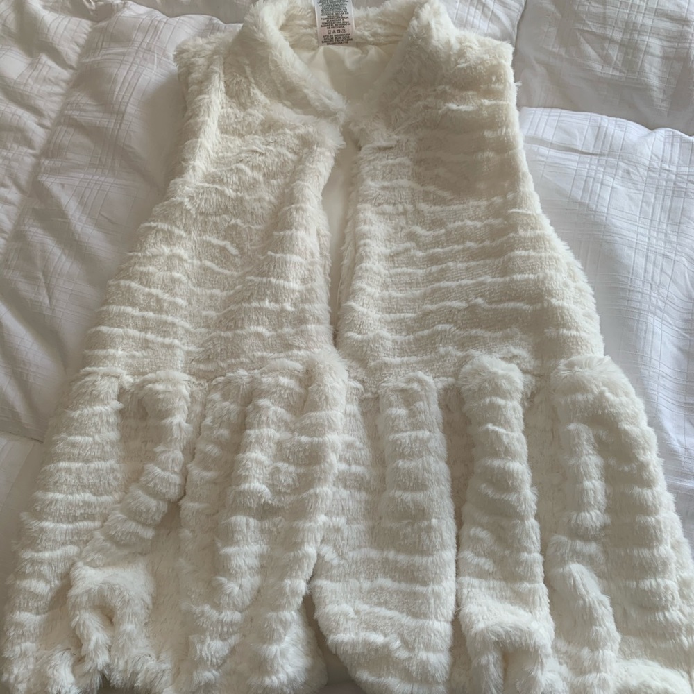 White Faux-Fur girl’s vest